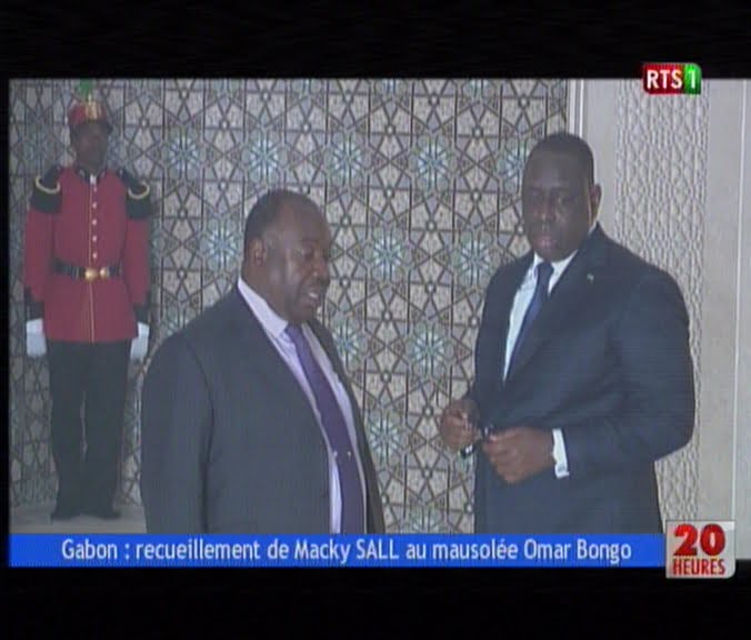 Vidéo: Gabon – recueillement de Macky Sall au mausolée Omar Bongo. Regardez