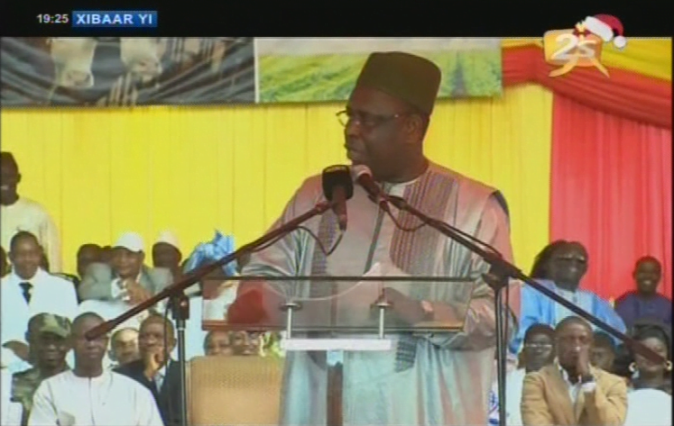 Vidéo: Inédit! Le Président Macky Sall qui chante en Serere. Regardez