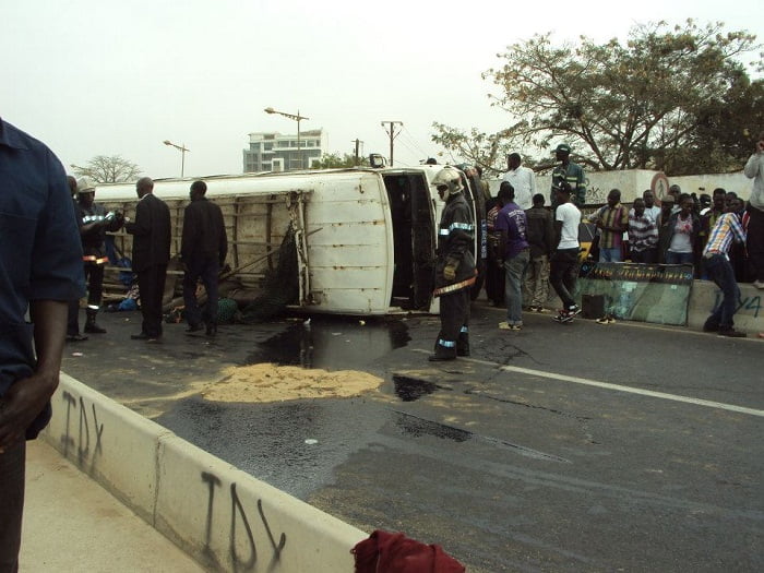 Un car «Ndiaga Ndiaye» s’est renversé sur l’axe Croisement Cambérène-Patte D’Oie
