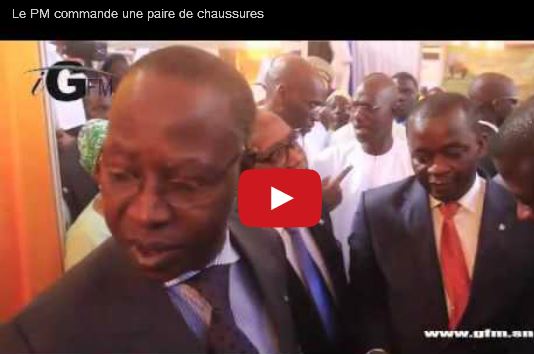 Vidéo-Foire de Dakar: Le Pm Mahammad Dionne commande une paire de chaussures