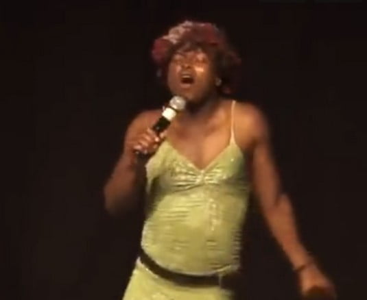 (Vidéo) A mourir de rire: l’homme qui se prend pour Beyoncé. Regardez
