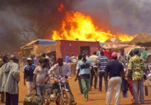 Violent incendie sur l’autoroute à hauteur de « Poste Thiaroye »