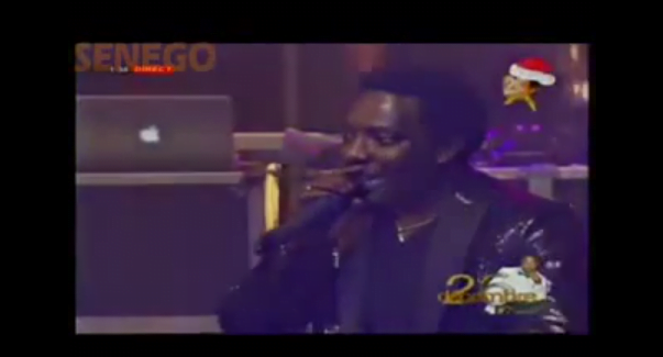 Video: Quand Mbaye Dieye Faye chante une chanson pour le mari de sa fille Fata