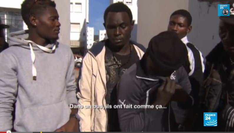 [Vidéo] « Des Marocaines se bouchent le nez lorsqu’on entre ». Paroles de noirs-africains à Tanger. Regardez