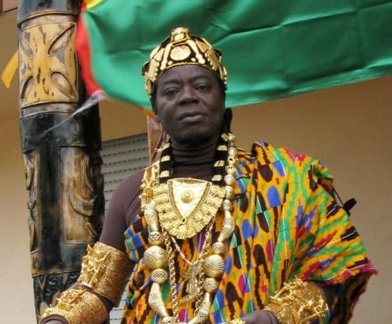 Le roi d’une ville du Ghana gouverne son peuple via Skype