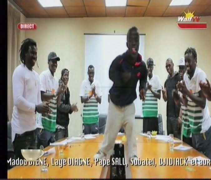 L’hymne de la CAN: Cœur de lion chanté par les joueurs de l’équipe nationale et les artistes Waly, Titi