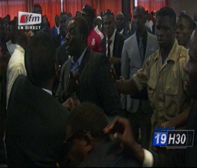 Vidéo: Les jeunes de l’Afp s’opposent à Moustapha Niasse