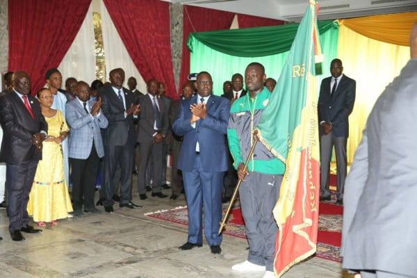 [PHOTOS] Cérémonie de remise du drapeau aux Lions