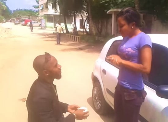 Vidéo: le mec qui fait honte aux hommes… Regardez