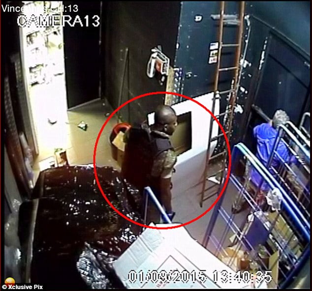 11 photos-Les images des caméras de surveillance du magasin Cacher de Paris lors de la prise d’otages