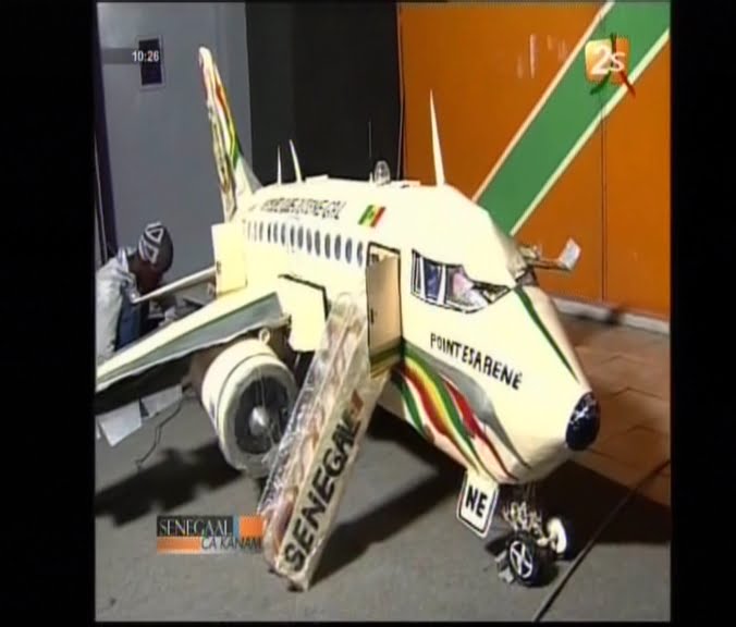 Vidéo: Une première, un Sénégalais fabrique un avion Regardez