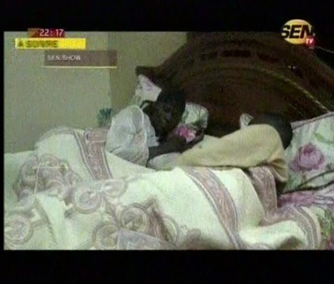 Vidéo: Le  voleur entre dans sa chambre…Regardez sa reaction…à mourir de rire