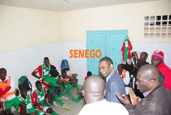 Arrêt sur image: Youssou Ndour, Bamba Fall et Ablaye Timbo galvanisent les joueurs de l’As Pikine