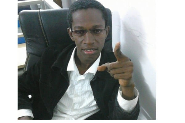 Moustapha Absa Fall chargé de communication des jeunes du parti MODEL : "  L'entourage de Macky Sall n'est constitué que d'alcooliques et de coureurs de jupons "