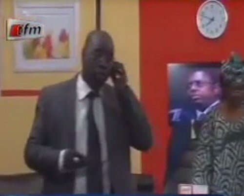 Vidéo: Kouthia raille Macky Sall sur les propos de Wade. Regardez