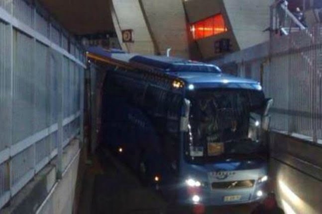 Le bus de Chelsea accidenté dans les travées du Parc