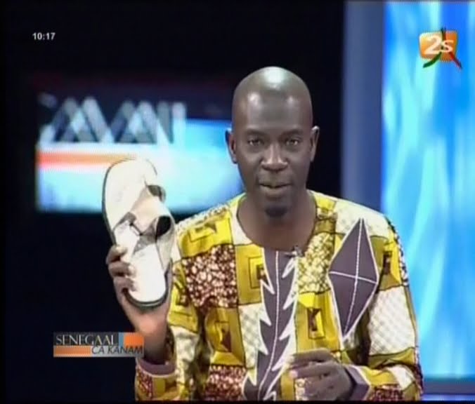 Vidéo: Il offre des chaussures à Macky et Marième mais …