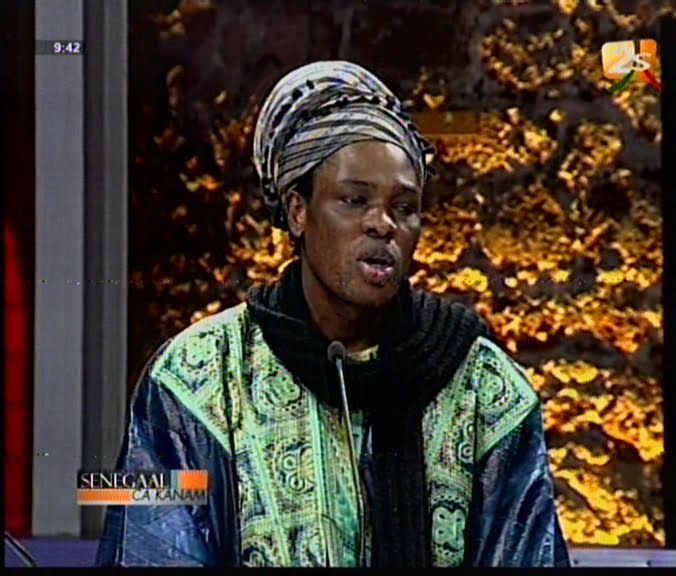 Vidéo: Tounkara humilie ce soi-disant marabout  en corrigeant le récital des versets du Coran