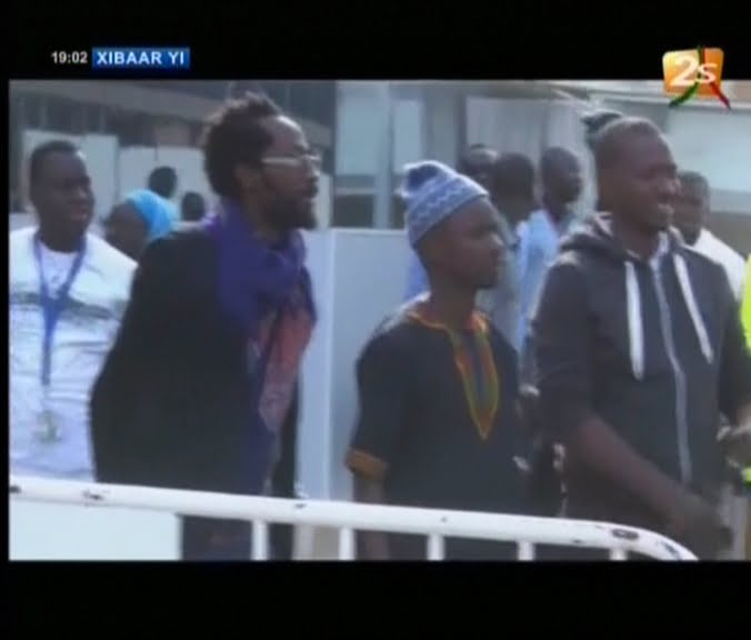 Vidéo- Arrivée de Fadel Barro, Fou Malade et Aliou Sané à Dakar