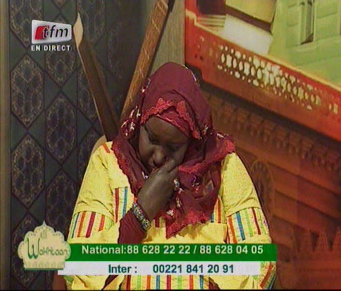 Vidéo: Le Zikr de Sokhna Fatou Bintou Ndiaye fait pleurer Sokhna Fatou Bintou Diop
