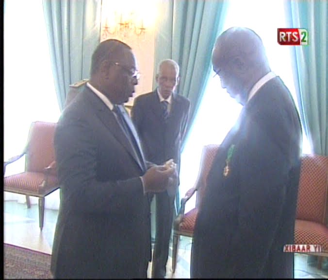 Vidéo-Décorations: Macky élève Ndéné, Pape Diop, Mamadou Seck…au grade de Grand officier de l’ordre national du Lion