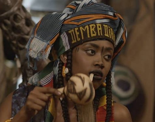 Photo: Katy Chimére Diaw à fond dans la tradition. Regardez
