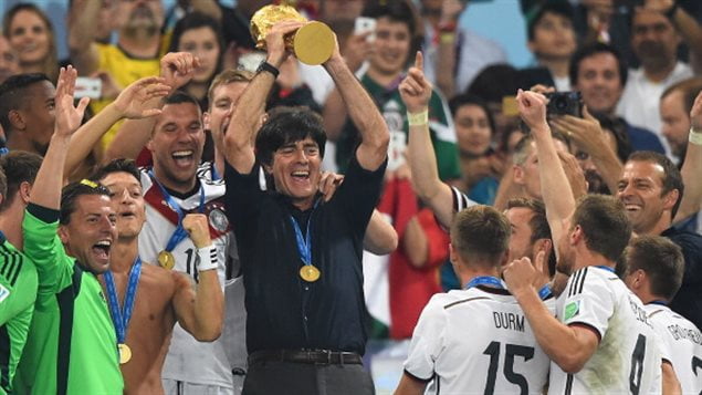 Joachim Löw rempile jusqu’en 2018 avec la légende en ligne de mire
