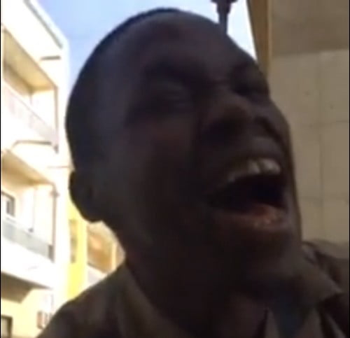 (Vidéo) Fou rire: ce ghanéen reprend terriblement la chanson de Keur Gui… Regardez