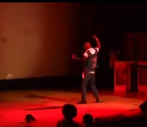 Vidéo: un Chris Brown sénégalais excite le public de Daniel Sorano. Regardez