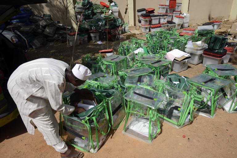 Elections au Nigeria: dépouillement en cours, résultats attendus lundi