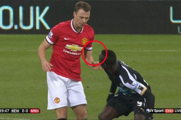 Convoqué à la FA: Papiss Cissé risque gros pour son crachât