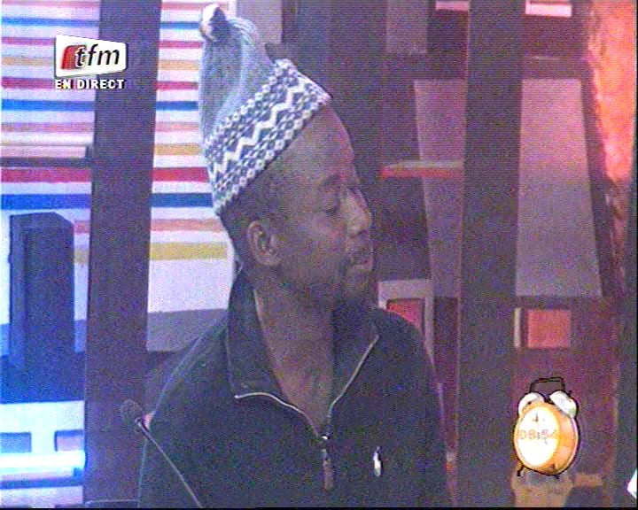 Vidéo: Fou malade insulte dans Yewoulen: « Kou amoul thi… »