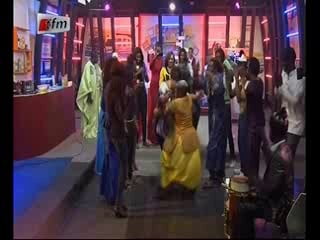 Vidéo: Le teunieukh de Kouthia à Aïssatou Diop Fall
