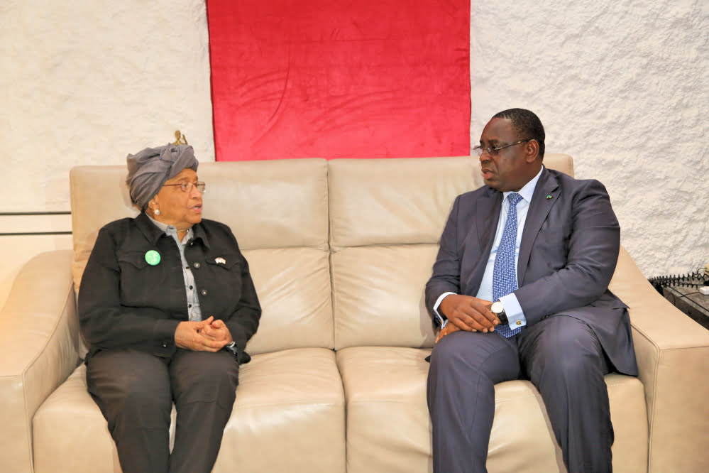 Arrêt sur image-Macky reçoit Ellen Johnson Sirleaf en escale technique à Dakar