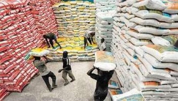 Macky Sall salue l’achat du stock de production de riz local