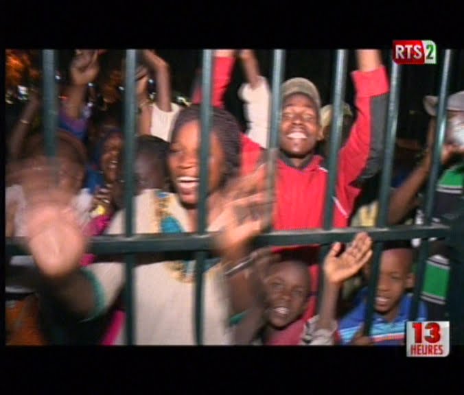 Vidéo- Veille 4 avril; Des Sénégalais devant les grilles du Palais