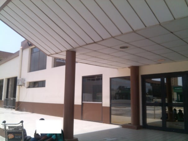 Arrêt sur image-Le hall de départ de l’aéroport de Dakar vire aux couleurs de l’APR