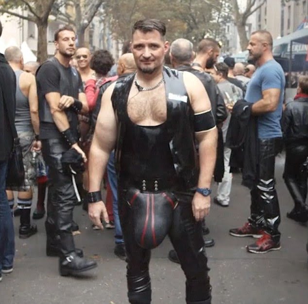 Le peins de cet allemand pese 4,5 kilos…(photos)