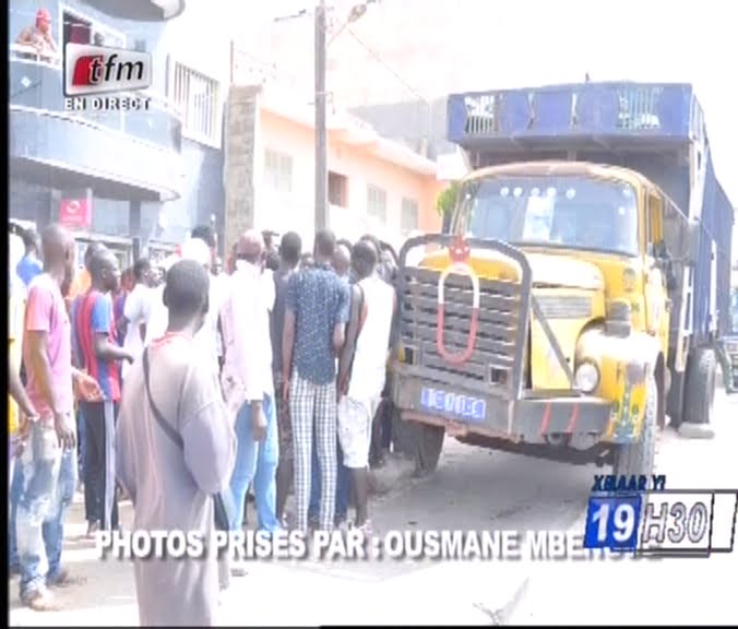 Video-Grave Accident à Guediawaye : Un Camion Fou écrase Une Fillette, Le Chauffard Prend La Fuite.