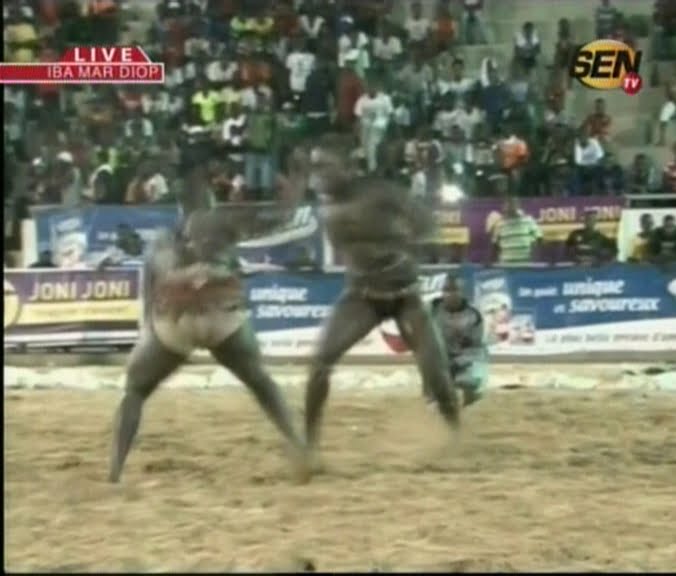 Vidéo: Victoire de Gamou Gueye sur Baye Ndiaga