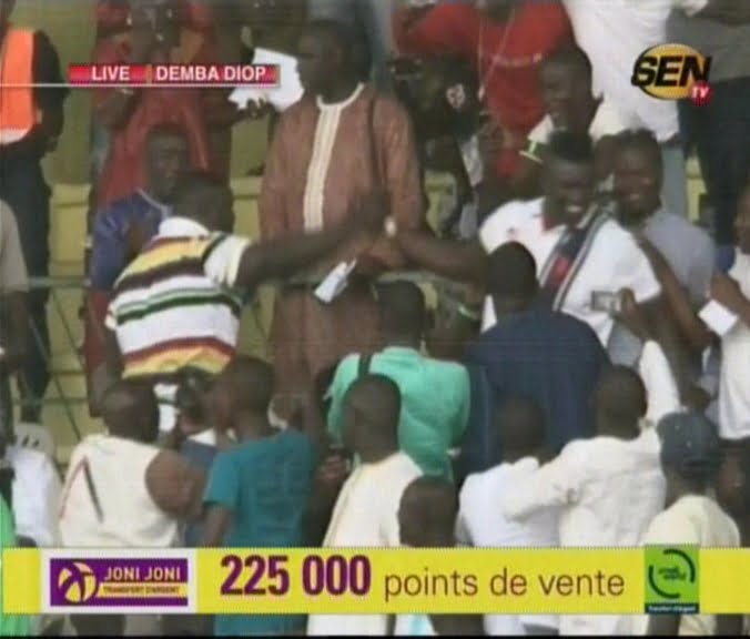 Vidéo: L’accolade de Balla Gaye 2 et Eumeu Sène