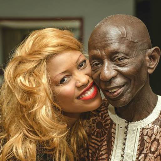 Arrêt sur image: le bisou de Guigui à père Doudou Ndiaye Rose…