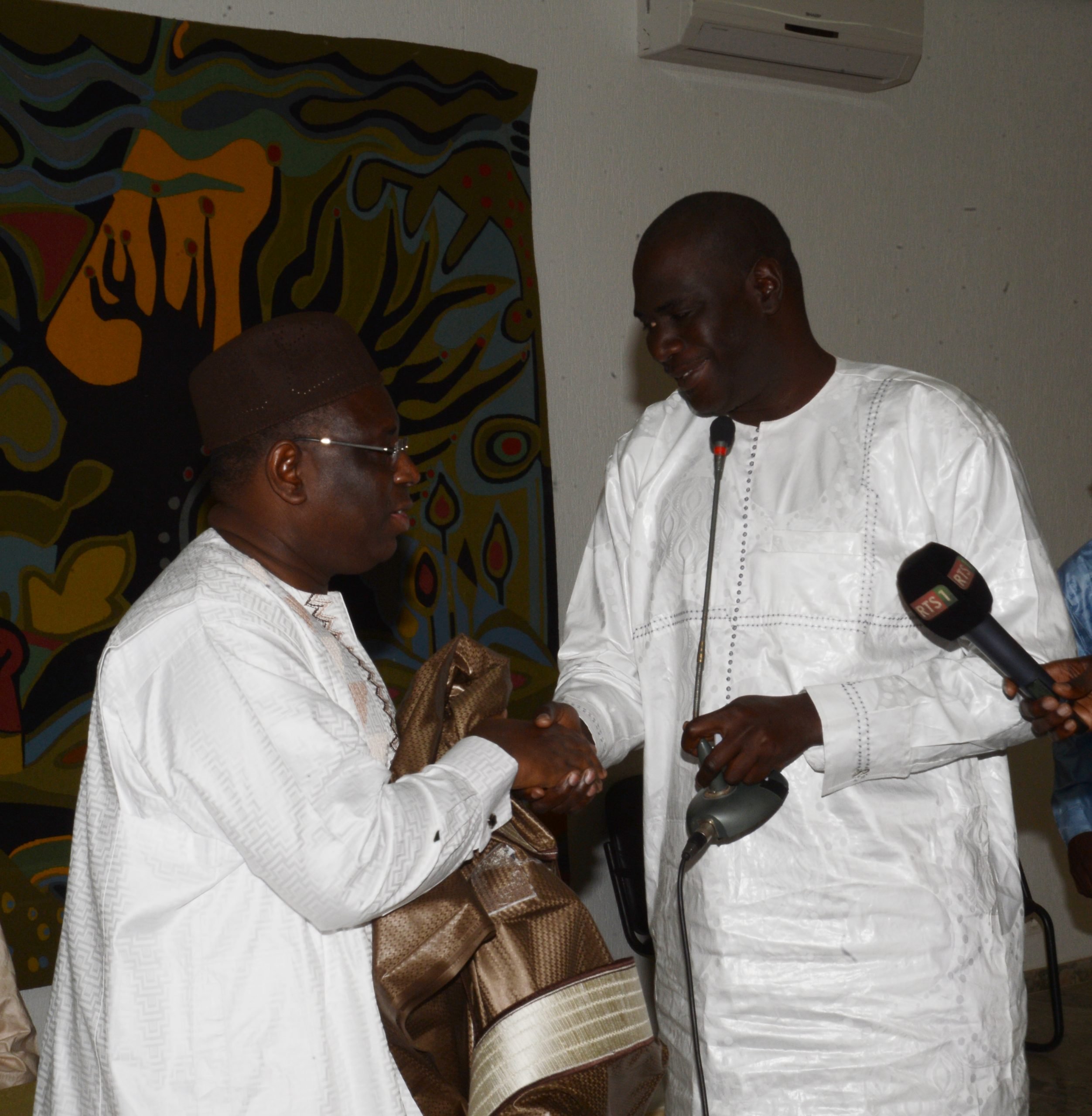 9 photos-Macky Sall recevant le Mouvement républicain des tailleurs et stylistes  (MTR)