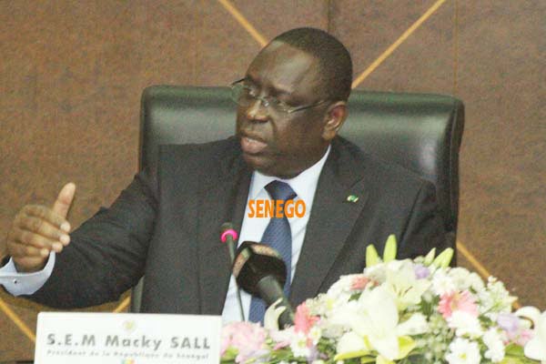 Ponction des salaires : Macky Sall  ordonne le remboursement des sommes prélevées
