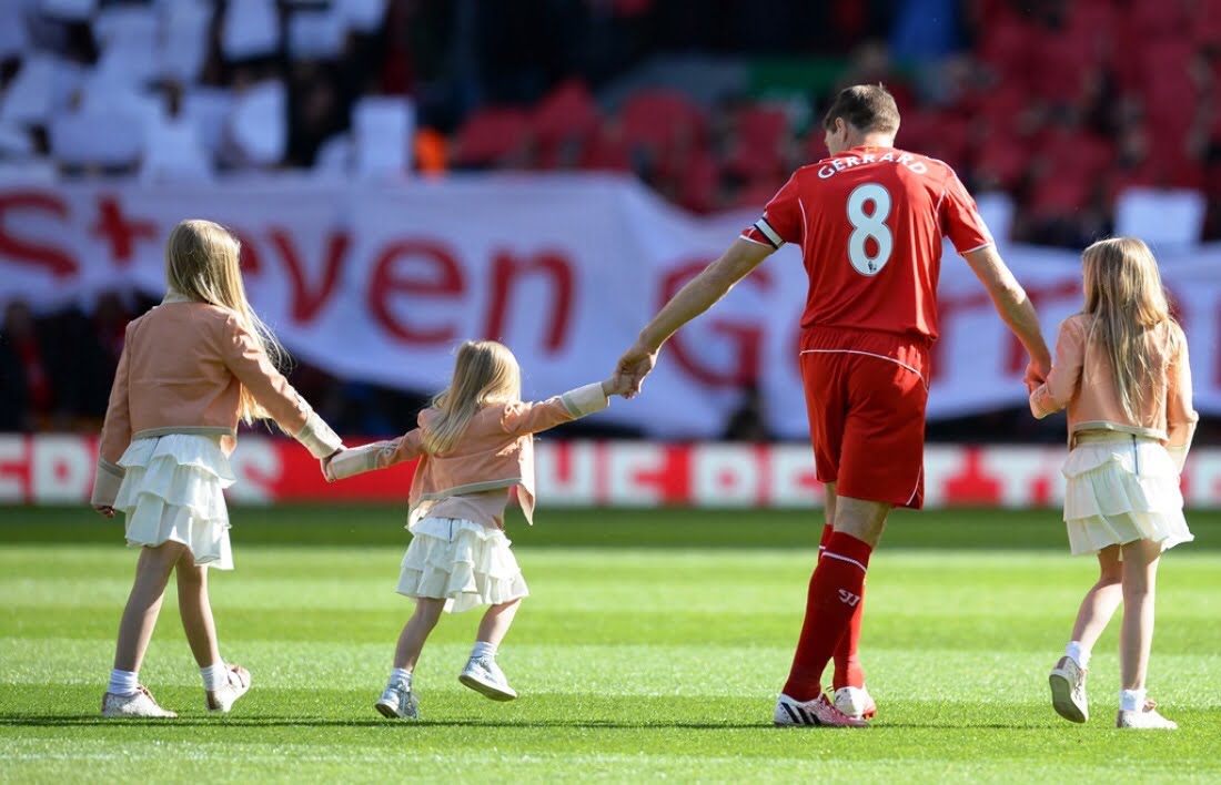 L’hommage émouvant de Anfield a Gerrard