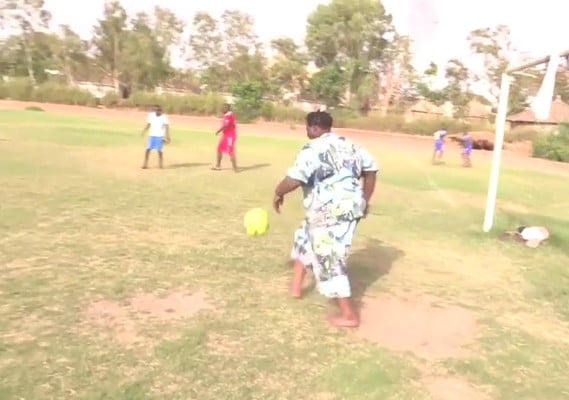 Vidéo: Tann Bombé, gardien de but… Regardez