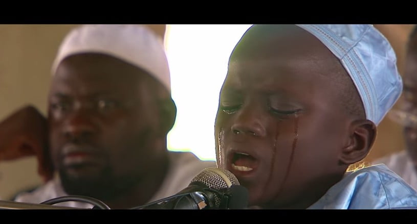 Yaram dawna: Un enfant de 10 ans verse des larmes en récitant des versets du Saint Coran