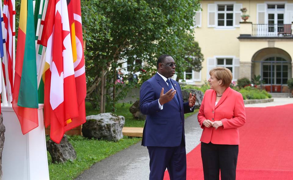2 photos-Macky Sall et Angela Merkel à l’entrée du château d’Elmau au sommet du G7