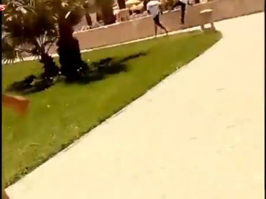 Vidéo- Tunisie : des images du terroriste marchant tranquillement sur la plage