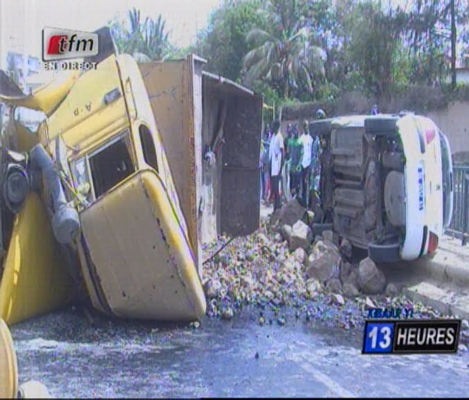 Vidéo- Grave accident à la Mosquée de la Divinité- un camion renversé fait un mort